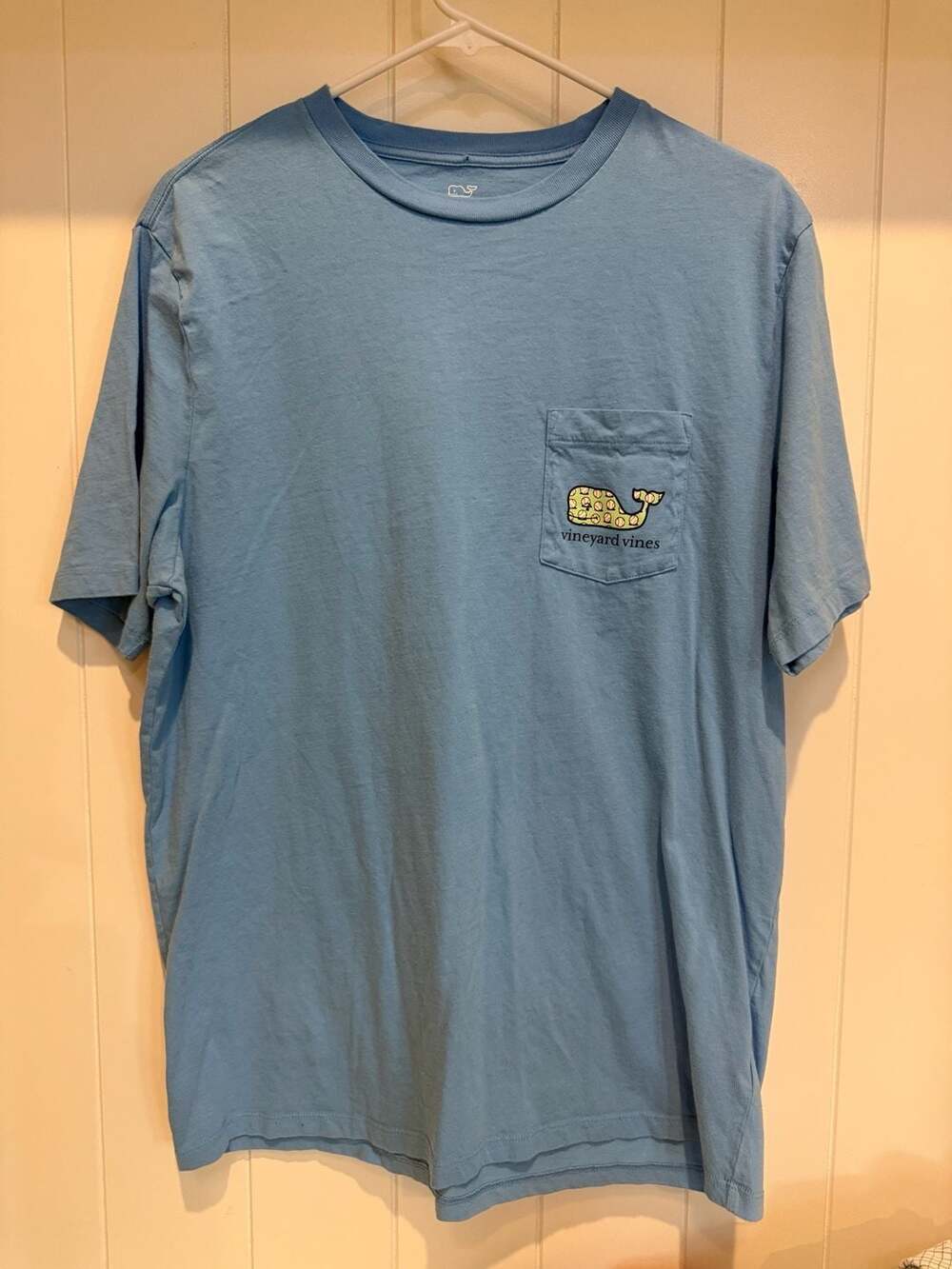 Vineyard Vines Men's Whale Logo Pocket T-Shirt Blue with Tennis Ball Fill Graphi
